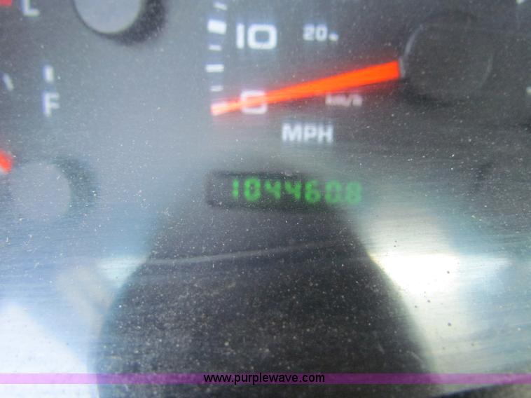 image for item D5320 2003 Ford F250 XL Super Duty SuperCab pickup truck