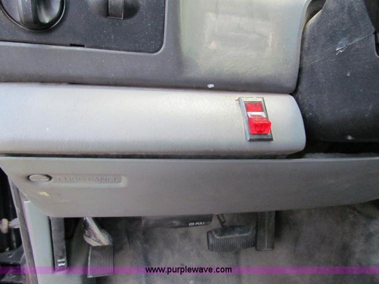 image for item D5320 2003 Ford F250 XL Super Duty SuperCab pickup truck