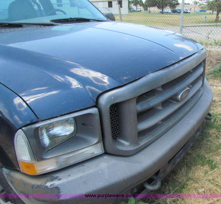 image for item D5320 2003 Ford F250 XL Super Duty SuperCab pickup truck