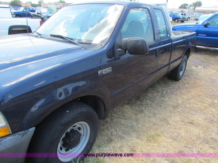 image for item D5320 2003 Ford F250 XL Super Duty SuperCab pickup truck