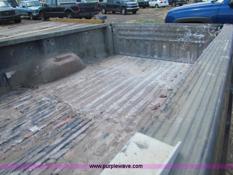 image for item D5320 2003 Ford F250 XL Super Duty SuperCab pickup truck