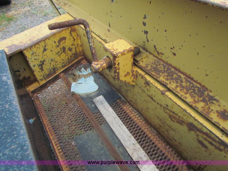 image for item D5321 1997 Dynaweld tandem axle trailer