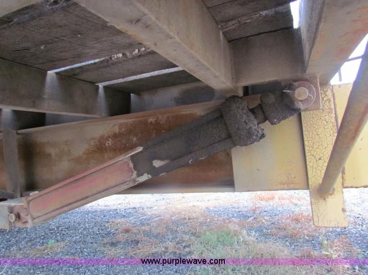 image for item D5321 1997 Dynaweld tandem axle trailer