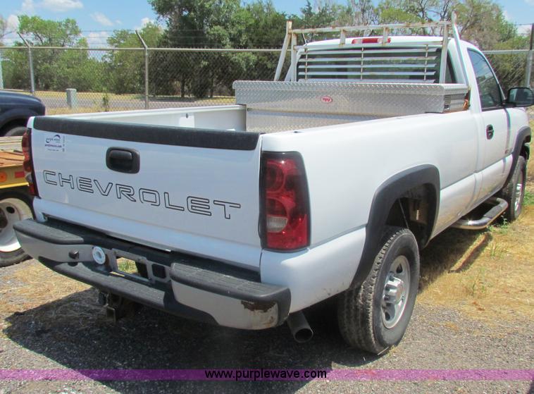 image for item D5322 2005 Chevrolet Silverado 2500 HD pickup truck