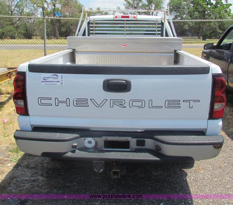 image for item D5322 2005 Chevrolet Silverado 2500 HD pickup truck