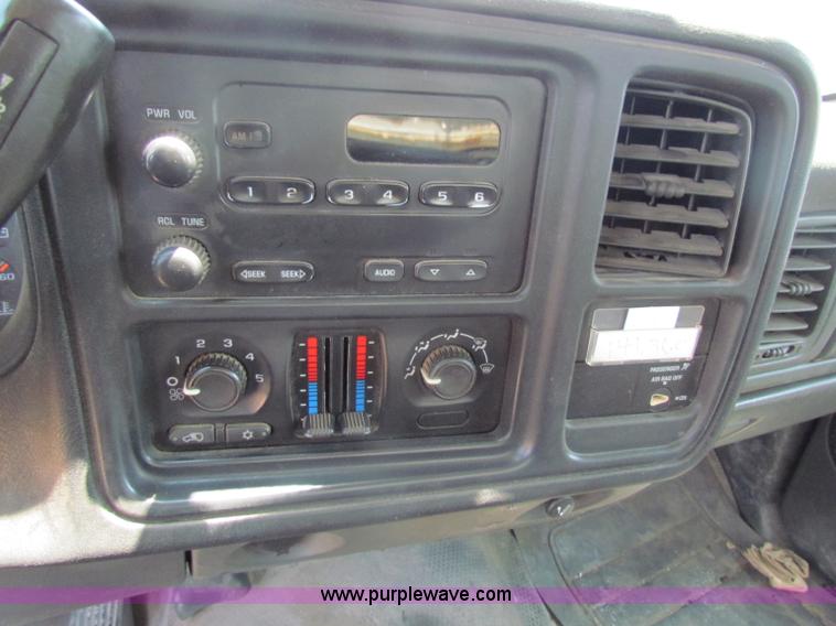 image for item D5322 2005 Chevrolet Silverado 2500 HD pickup truck