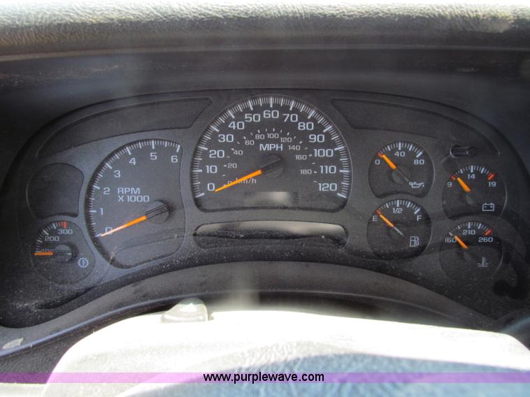 image for item D5322 2005 Chevrolet Silverado 2500 HD pickup truck