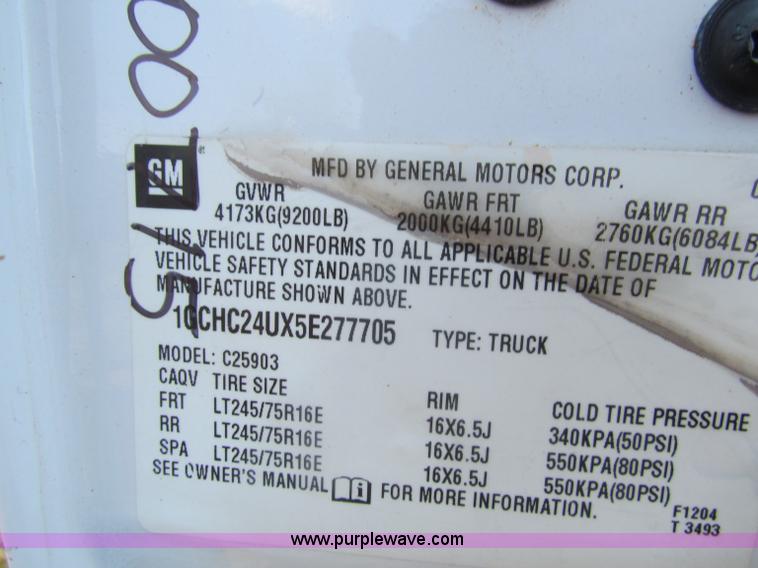 image for item D5322 2005 Chevrolet Silverado 2500 HD pickup truck