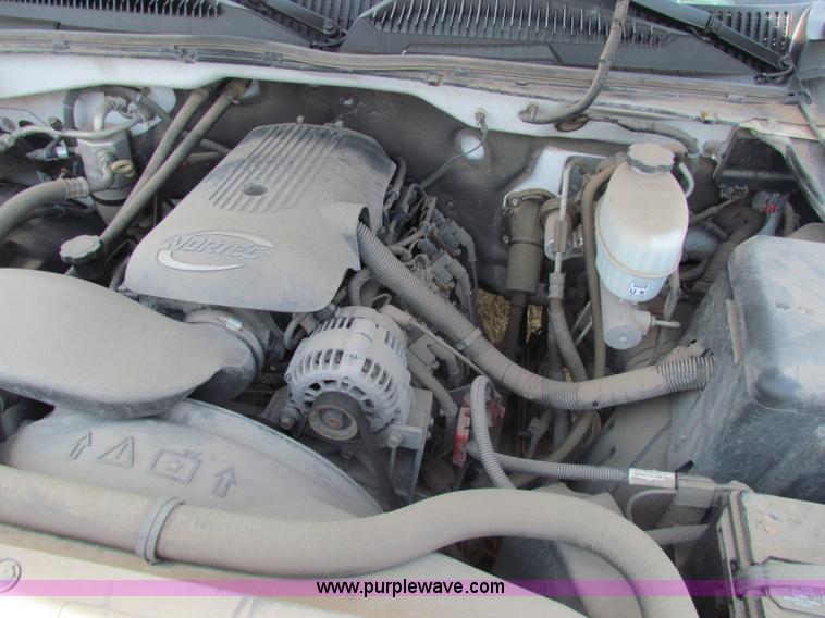 image for item D5322 2005 Chevrolet Silverado 2500 HD pickup truck