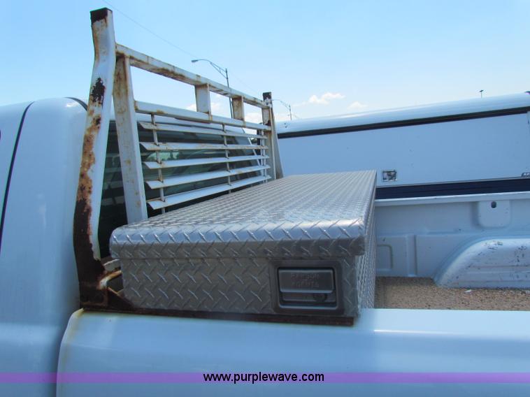 image for item D5322 2005 Chevrolet Silverado 2500 HD pickup truck