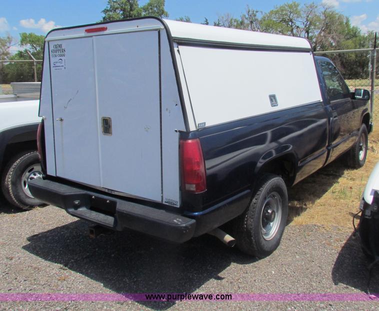 image for item D5323 2000 Chevrolet 2500 LS pickup truck