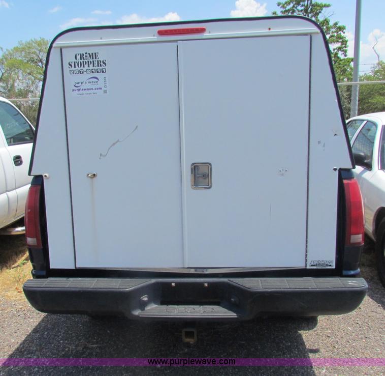 image for item D5323 2000 Chevrolet 2500 LS pickup truck