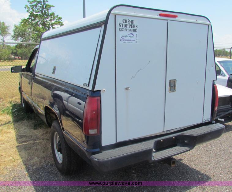 image for item D5323 2000 Chevrolet 2500 LS pickup truck