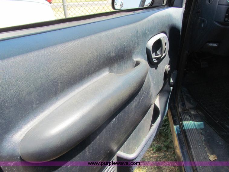 image for item D5323 2000 Chevrolet 2500 LS pickup truck