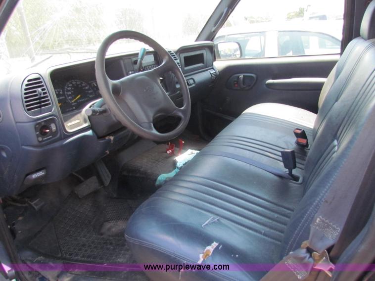 image for item D5323 2000 Chevrolet 2500 LS pickup truck