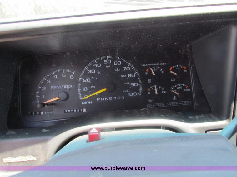 image for item D5323 2000 Chevrolet 2500 LS pickup truck