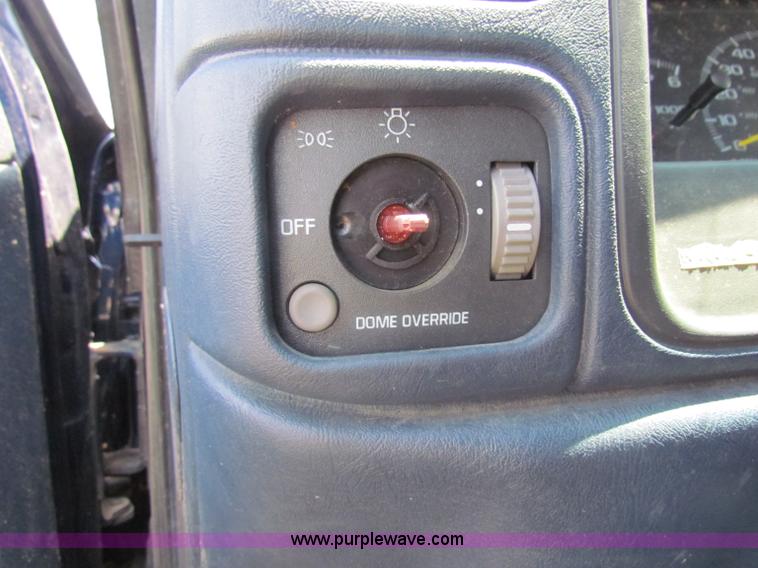 image for item D5323 2000 Chevrolet 2500 LS pickup truck