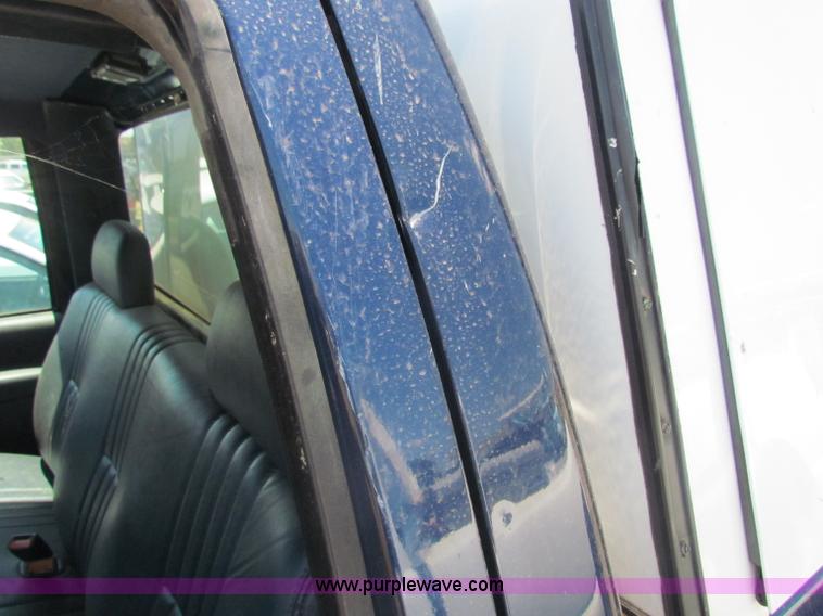 image for item D5323 2000 Chevrolet 2500 LS pickup truck