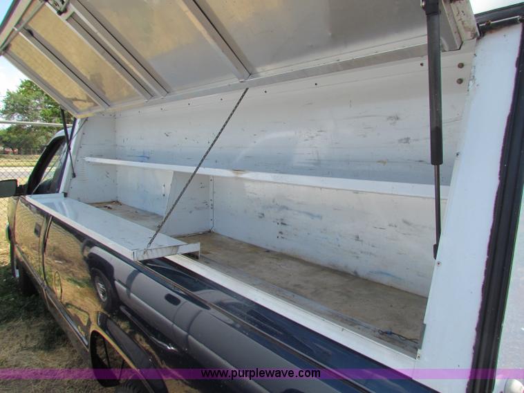 image for item D5323 2000 Chevrolet 2500 LS pickup truck