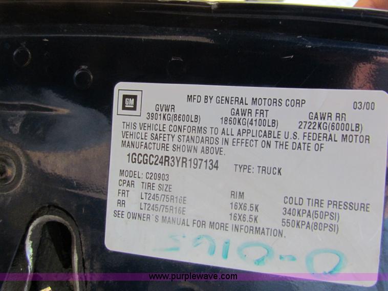 image for item D5323 2000 Chevrolet 2500 LS pickup truck