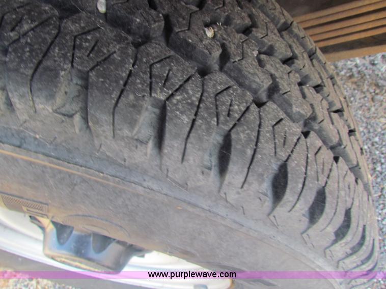 image for item D5323 2000 Chevrolet 2500 LS pickup truck