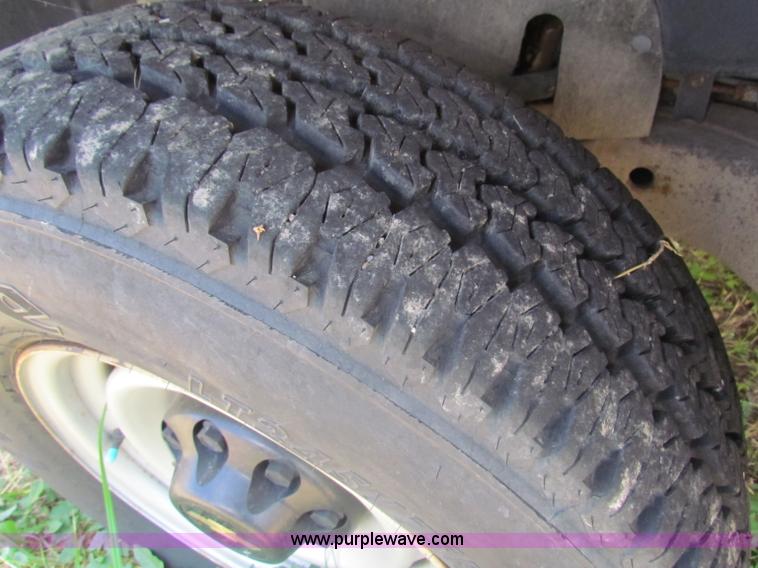 image for item D5323 2000 Chevrolet 2500 LS pickup truck