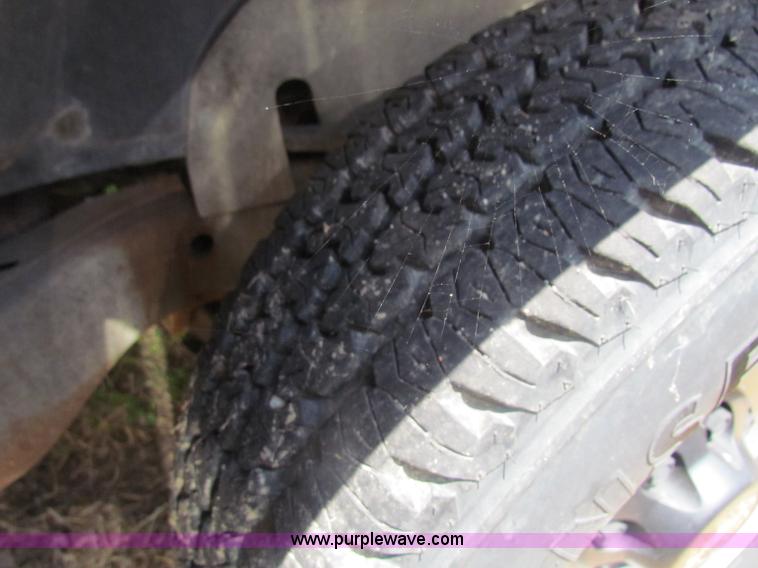 image for item D5323 2000 Chevrolet 2500 LS pickup truck