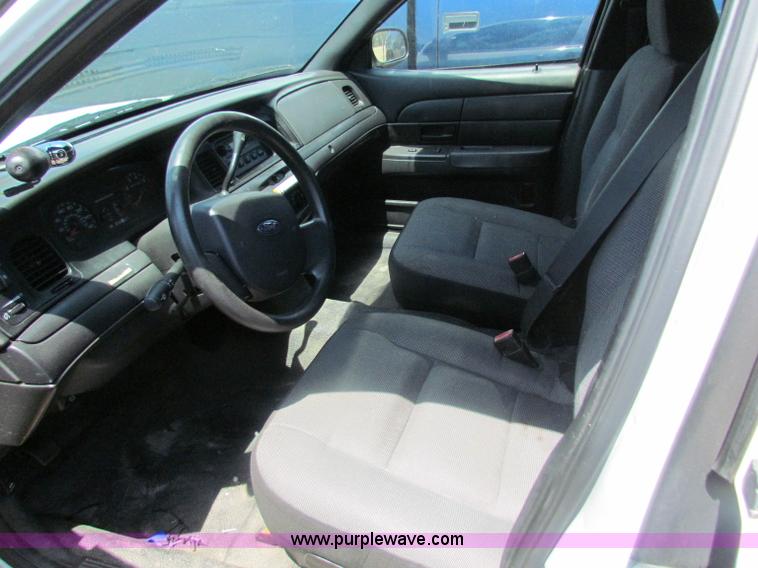 image for item D5324 2006 Ford Crown Victoria