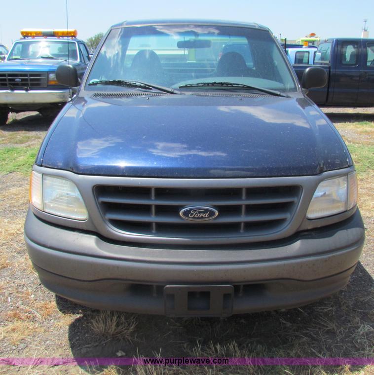 image for item D5327 2002 Ford F150 XL pickup truck