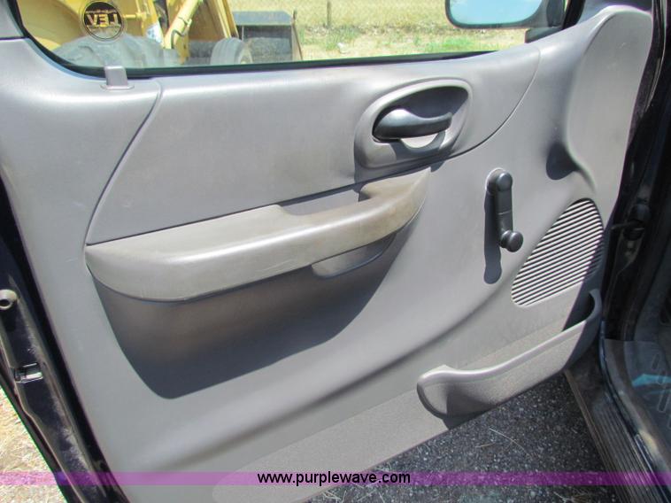 image for item D5327 2002 Ford F150 XL pickup truck