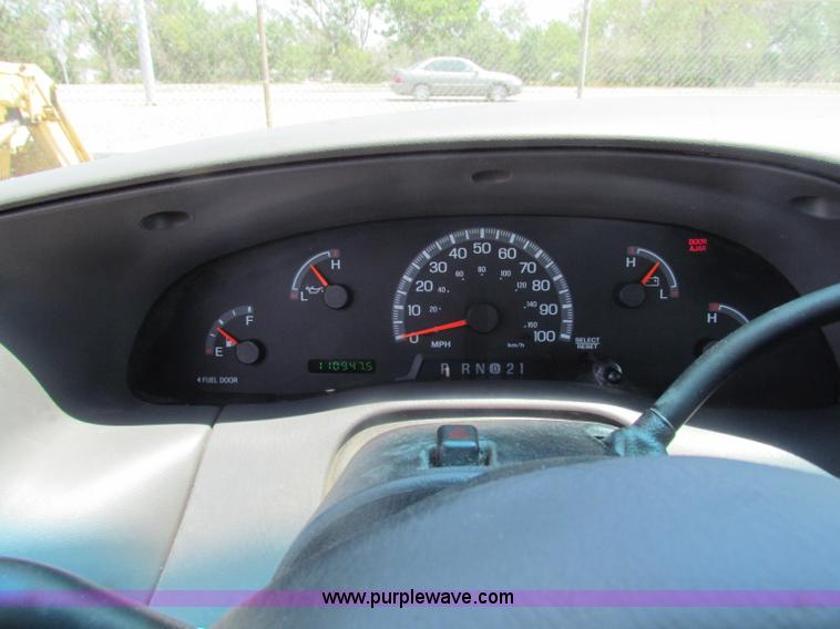 image for item D5327 2002 Ford F150 XL pickup truck