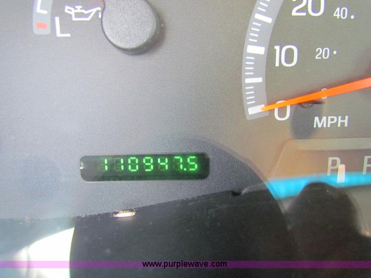 image for item D5327 2002 Ford F150 XL pickup truck