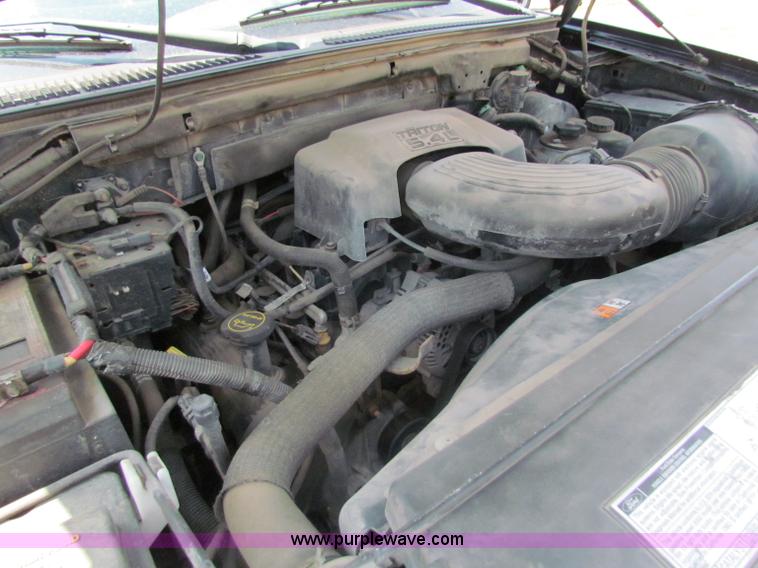 image for item D5327 2002 Ford F150 XL pickup truck