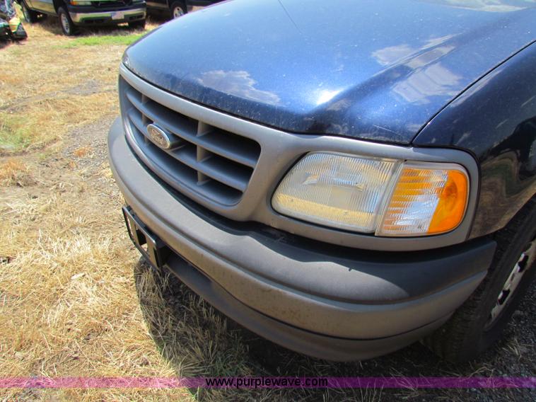 image for item D5327 2002 Ford F150 XL pickup truck