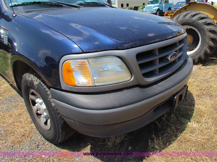 image for item D5327 2002 Ford F150 XL pickup truck
