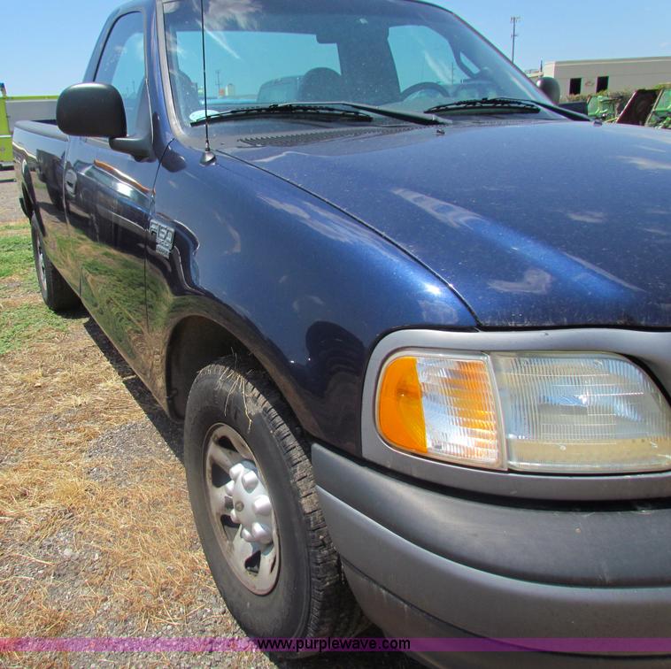 image for item D5327 2002 Ford F150 XL pickup truck