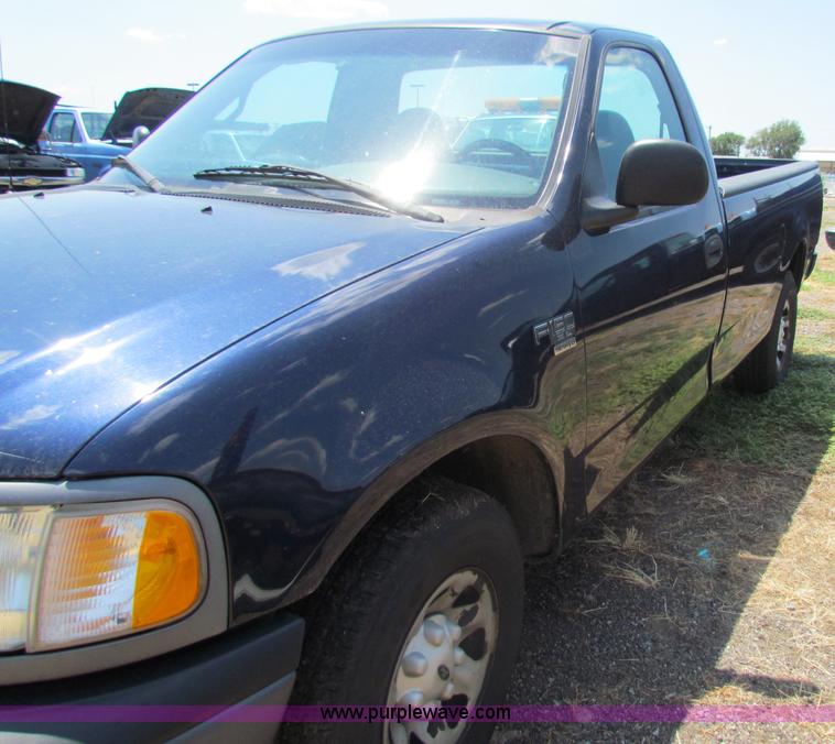 image for item D5327 2002 Ford F150 XL pickup truck