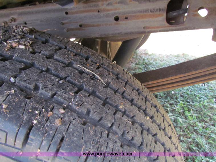 image for item D5327 2002 Ford F150 XL pickup truck