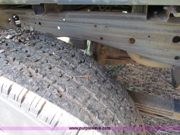 image for item D5327 2002 Ford F150 XL pickup truck