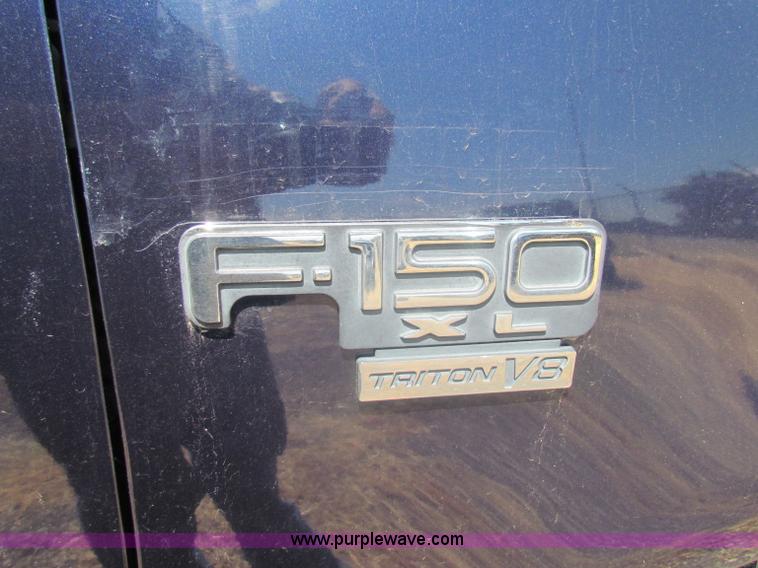 image for item D5327 2002 Ford F150 XL pickup truck