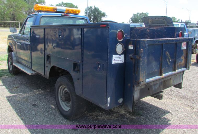 image for item D5328 1994 Ford F350 XL utility pickup truck