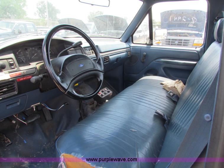 image for item D5328 1994 Ford F350 XL utility pickup truck