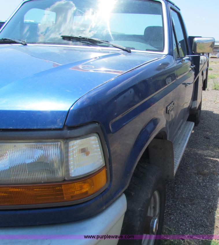 image for item D5328 1994 Ford F350 XL utility pickup truck