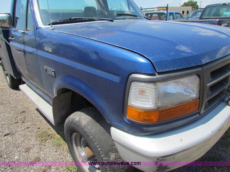 image for item D5328 1994 Ford F350 XL utility pickup truck