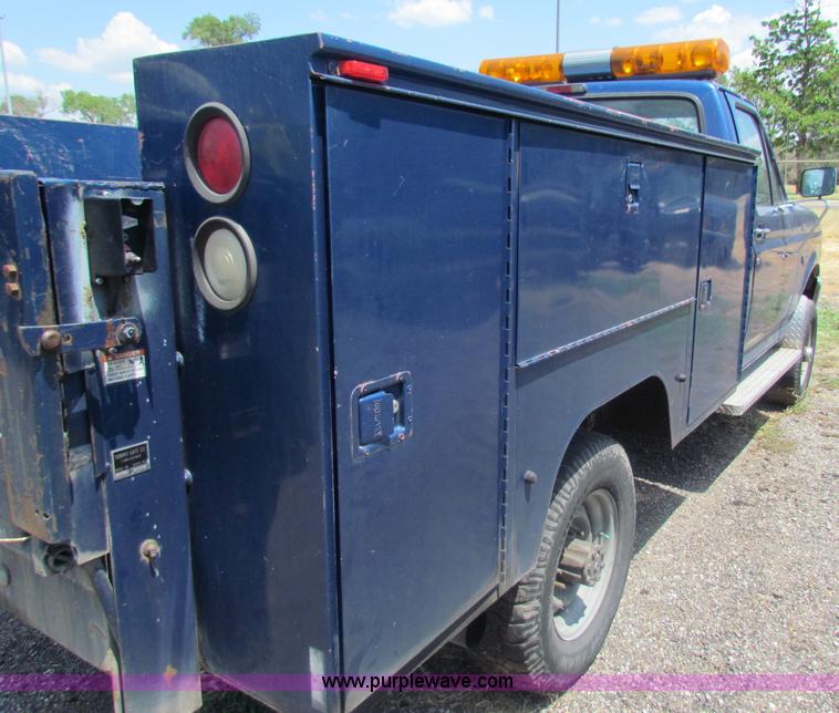 image for item D5328 1994 Ford F350 XL utility pickup truck
