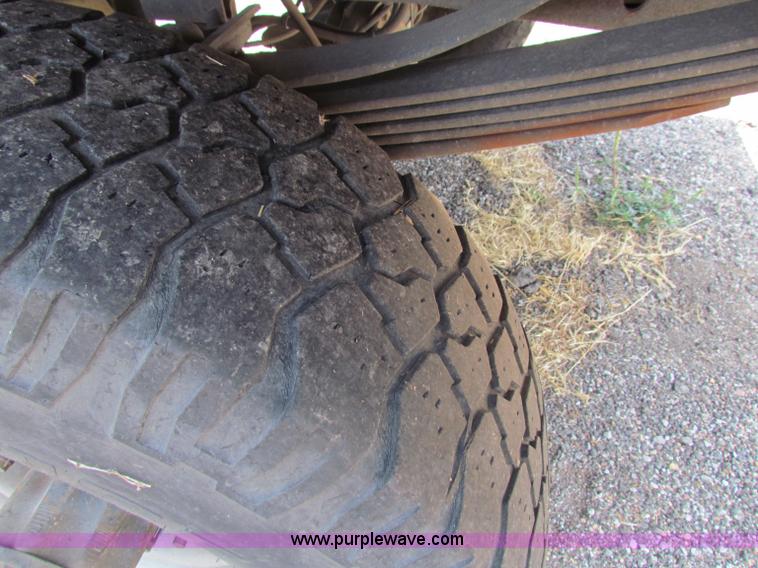 image for item D5328 1994 Ford F350 XL utility pickup truck