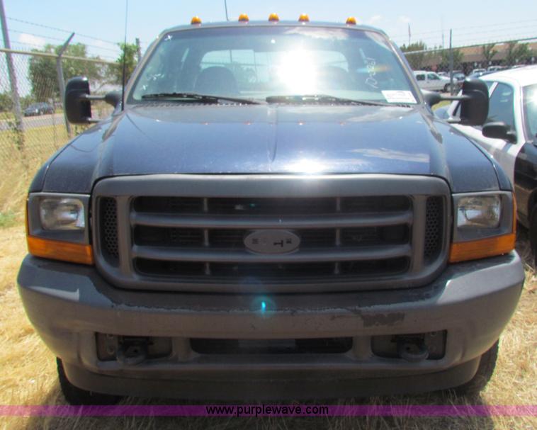 image for item D5329 2001 Ford F550 XL utility pickup truck