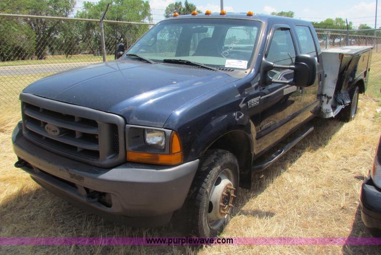 image for item D5329 2001 Ford F550 XL utility pickup truck