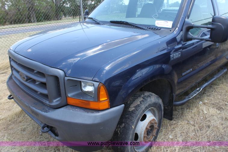 image for item D5329 2001 Ford F550 XL utility pickup truck