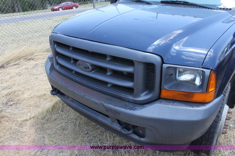 image for item D5329 2001 Ford F550 XL utility pickup truck